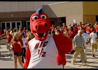 University of Illinois at chicago mascot Sparky D. Dragon